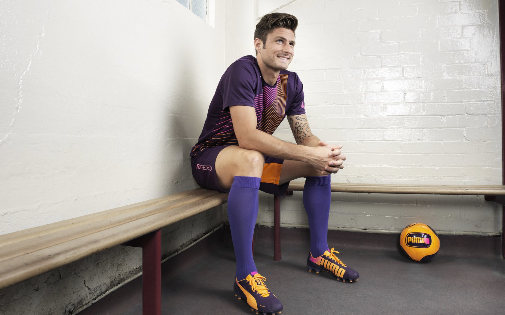 赛道与球场，速度与统治力的双重奏