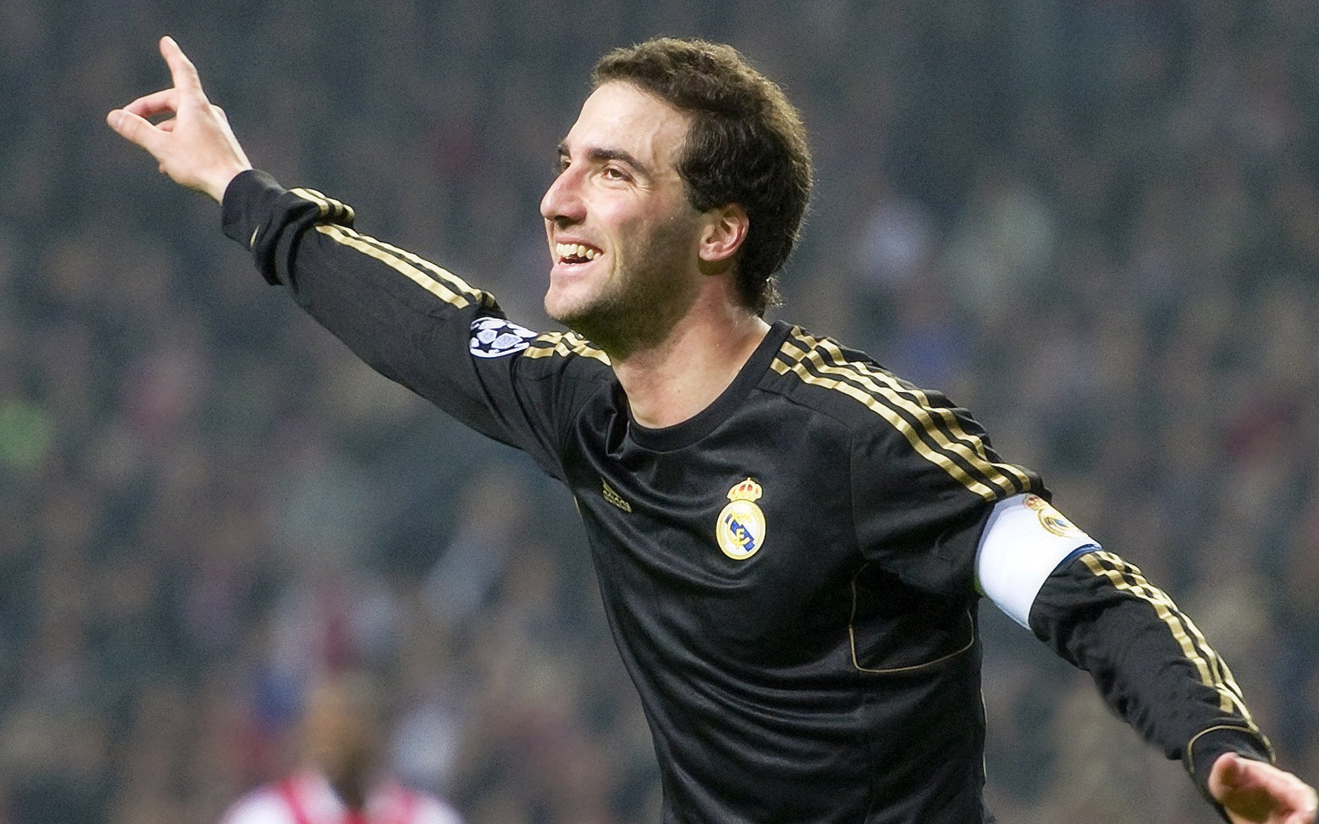 魔笛奏响孤勇战歌，拜仁鏖战曼城，莫德里奇扛起全队